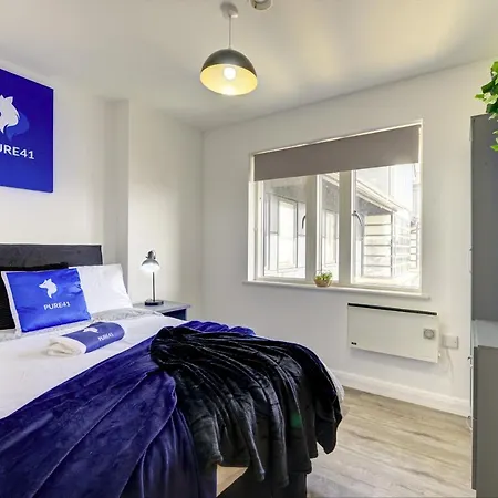 아파트 Spacious - Penthouse 2 Bed With Secure Allocated Parking *