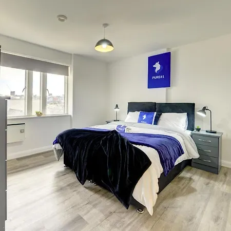 Spacious - Penthouse 2 Bed With Secure Allocated Parking